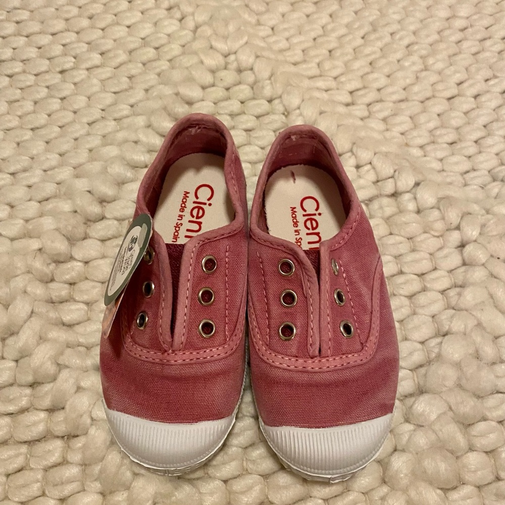 Cienta Toddler Slip On Shoes. NWT